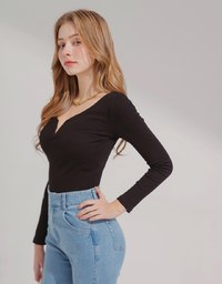 Small V Low-Cut Long-Sleeved Knit Top