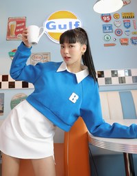 【Benefit】Embroidered Patch On Cropped Sweatshirt Top