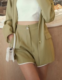Minimalistic Two-Tone Short