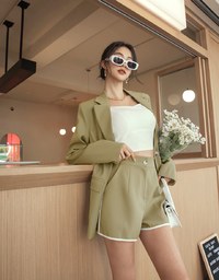 Minimalistic Two-Tone Short