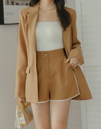 Minimalistic Two-Tone Short
