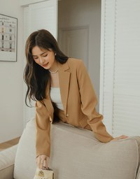 Minimalistic Two-Tone Short