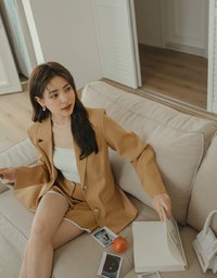 Minimalistic Two-Tone Short
