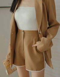 Minimalistic Two-Tone Short