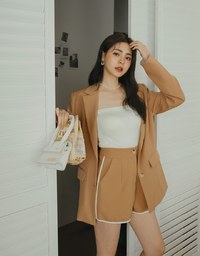 Minimalistic Two-Tone Short