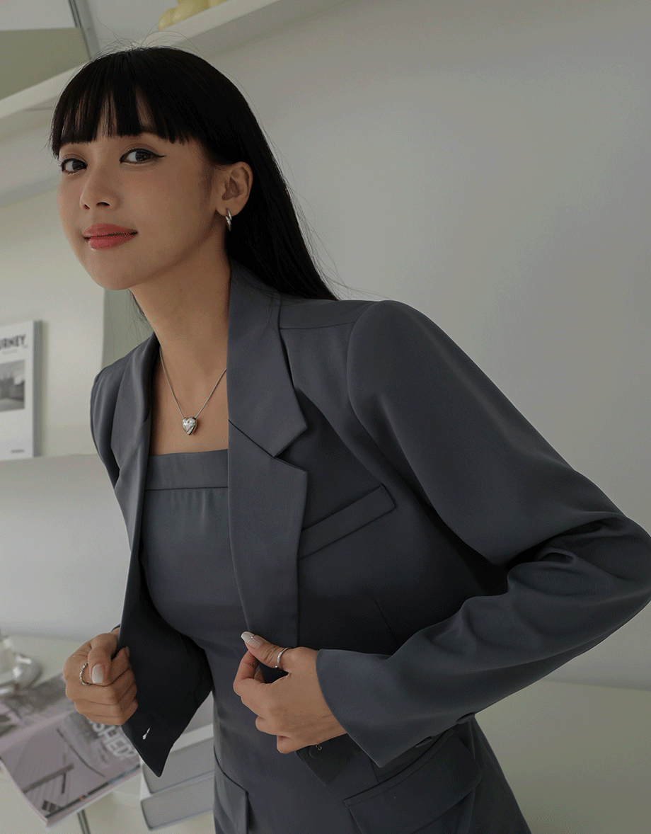 Comfy Lapel Crop Blazer (With Shoulder Pads)