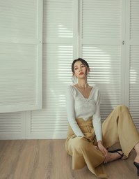 V Neck Twisted Cashmere Knit Top