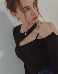 One-shoulder Hollow Knit Top (with padding)