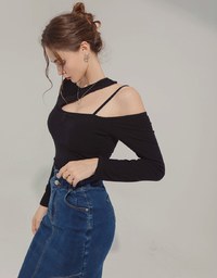 One-shoulder Hollow Knit Top (with padding)
