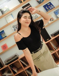 Sloping Shoulder Knit Top