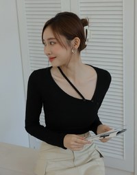 Single Line Hollow Knit Top