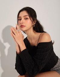 2WAY One-Shoulder Gold Chain Sweater