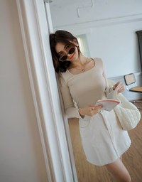 Back Hollow Square Neck Top