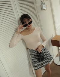 Sloping Shoulder Smooth Long Sleeve Top (With Padding)
