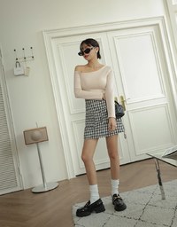 Sloping Shoulder Smooth Long Sleeve Top (With Padding)