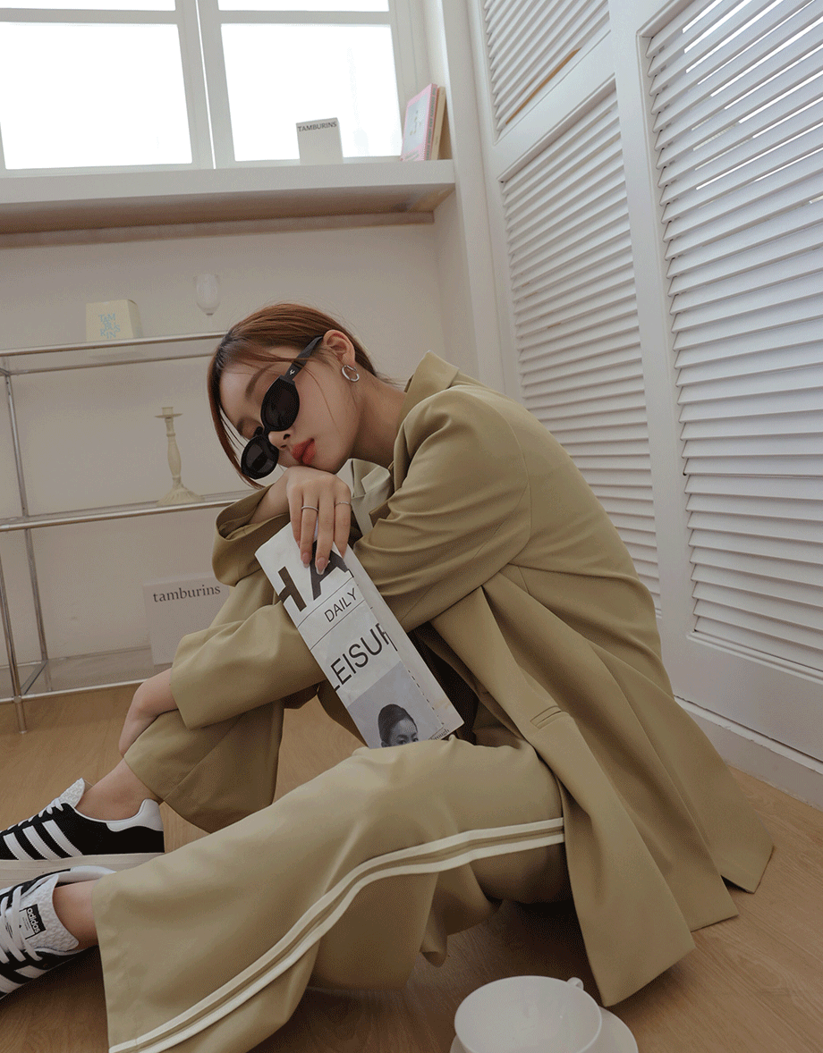 Neat Side Slit Blazer (With Shoulder Pads)