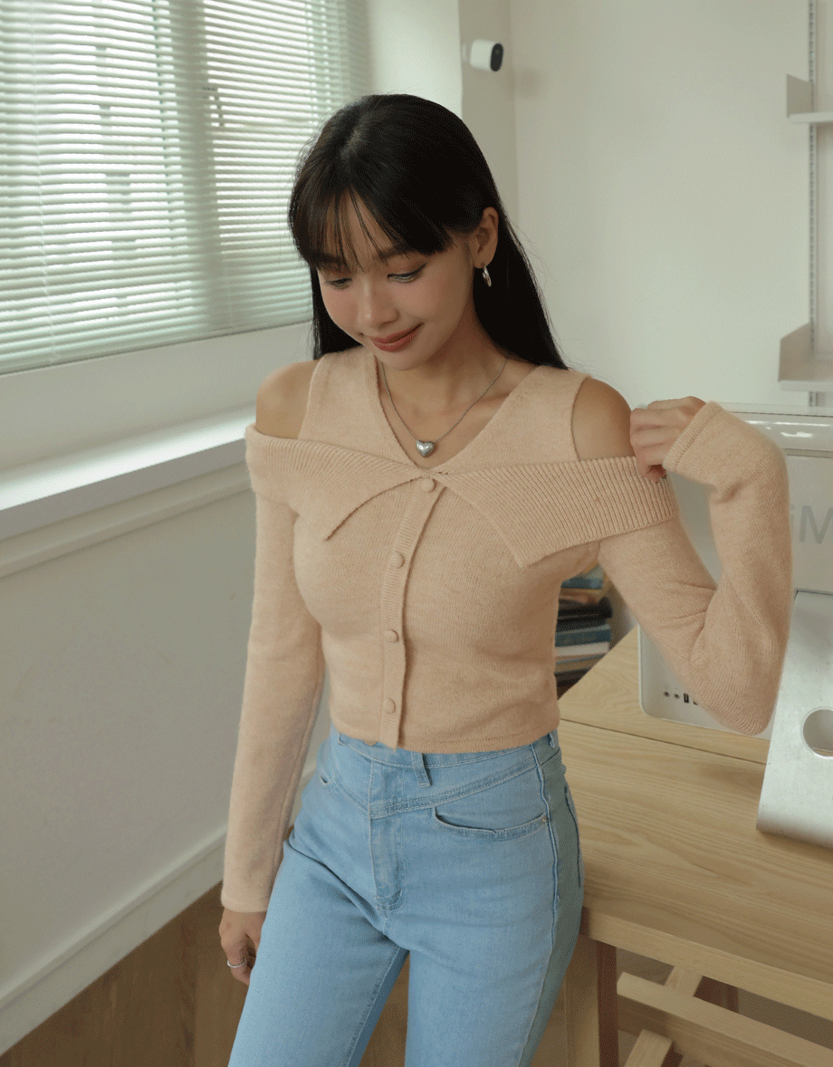 Soft Lapel Notched Knit Top