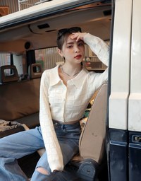 Detailed Plaid Collar Knit Top
