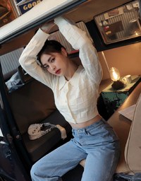 Detailed Plaid Collar Knit Top