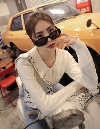 Detailed Plaid Collar Knit Top