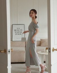 Elegant Pearl Strap Puff Sleeve Maxi Dress