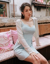 【HXA Design】Embossed Ruffle Trimmed Button Up Top H06