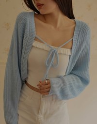 Cropped Knit Top with Color Contrast Tie Design