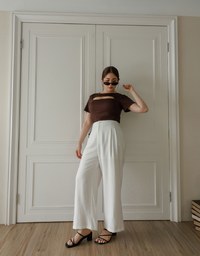 Front Cut Out Detail Fitted Knit Padded Top