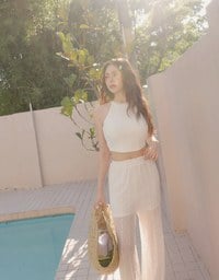 Lace Textured Halter Neck Sleeveless Padded Top