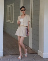 Classic High Waisted Pleated Shorts (with Belt)