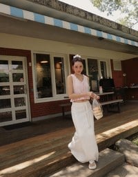 Ruffled Neckline Sleeveless Knit Vest Top with Button Trim