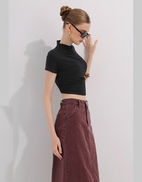 Side Ruched Mock Neck Fitted Crop Top