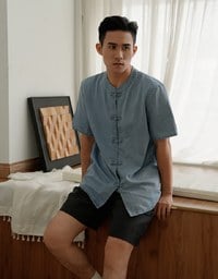 Men’s Cheongsam Short Sleeve Jeans Denim Cheongsam Qipao Shirt with Knot Button Detail