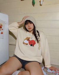 【DINOTAENG】Fluffy Embroidery Graphic Sweatshirt