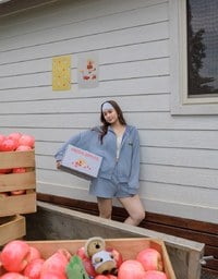 【DINOTAENG】Sweat Shorts With Daisy Graphic & Elastic Waistband
