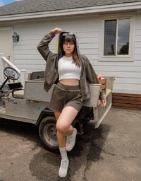 【DINOTAENG】Sweat Shorts With Daisy Graphic & Elastic Waistband