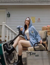 【DINOTAENG】Graphic Zip-Up Hoodie